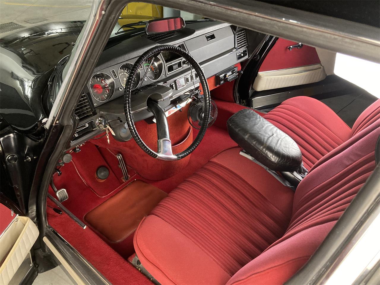 Citroen-Ds21-pallas-1971-Black-Burgundy-31