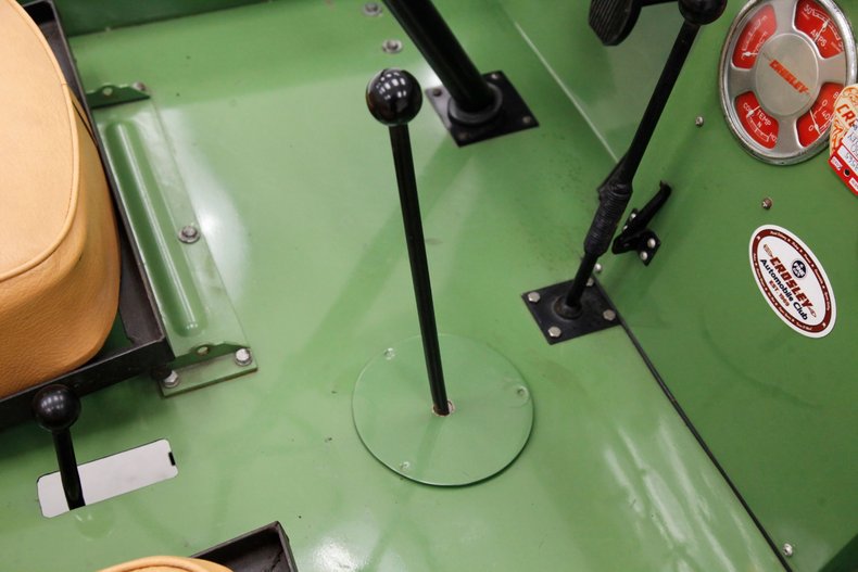 Crosley-Farm-o-road-1952-Green-Camel-Tan-14