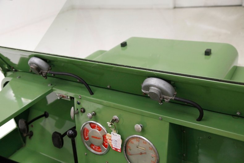 Crosley-Farm-o-road-1952-Green-Camel-Tan-41