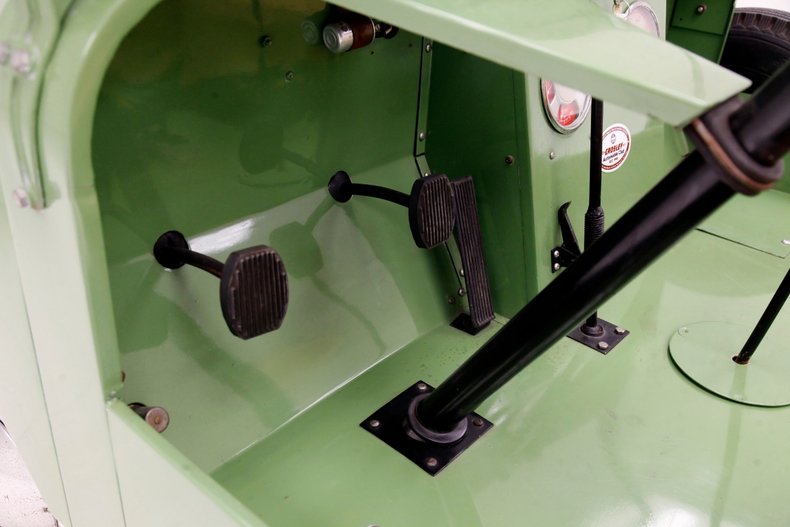 Crosley-Farm-o-road-1952-Green-Camel-Tan-42