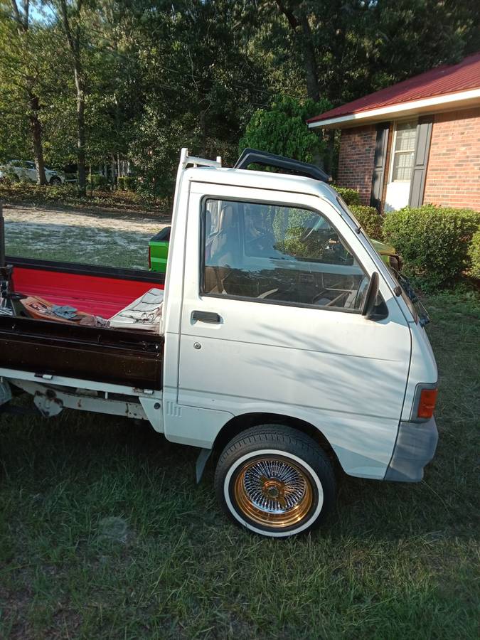 Daihatsu-hijet-1991-white-1