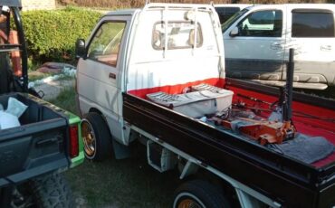 Daihatsu-hijet-1991-white-4