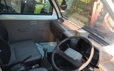 Daihatsu-hijet-1991-white-5