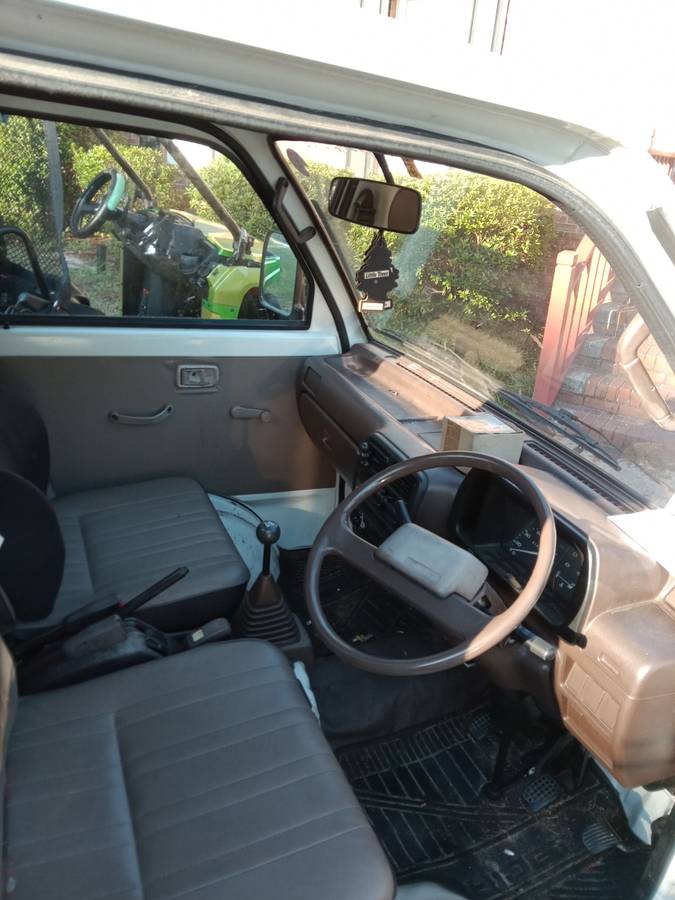 Daihatsu-hijet-1991-white-5