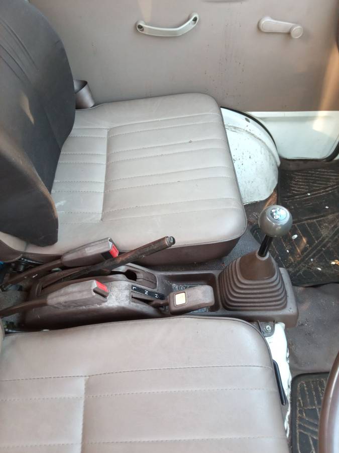 Daihatsu-hijet-1991-white-6