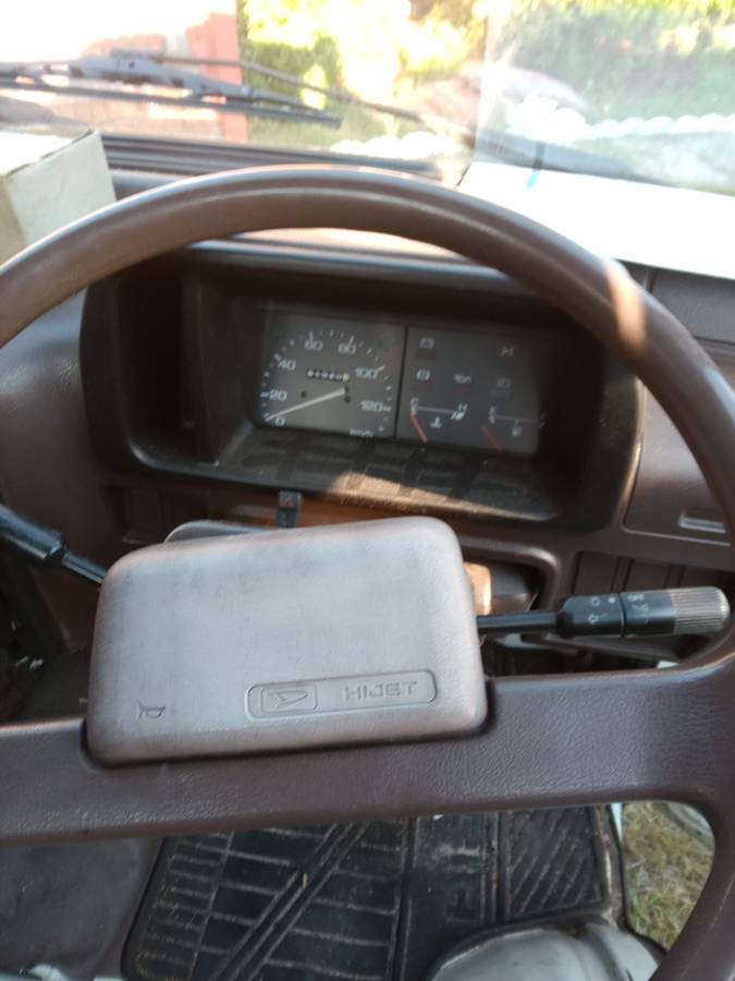 Daihatsu-hijet-1991-white-7