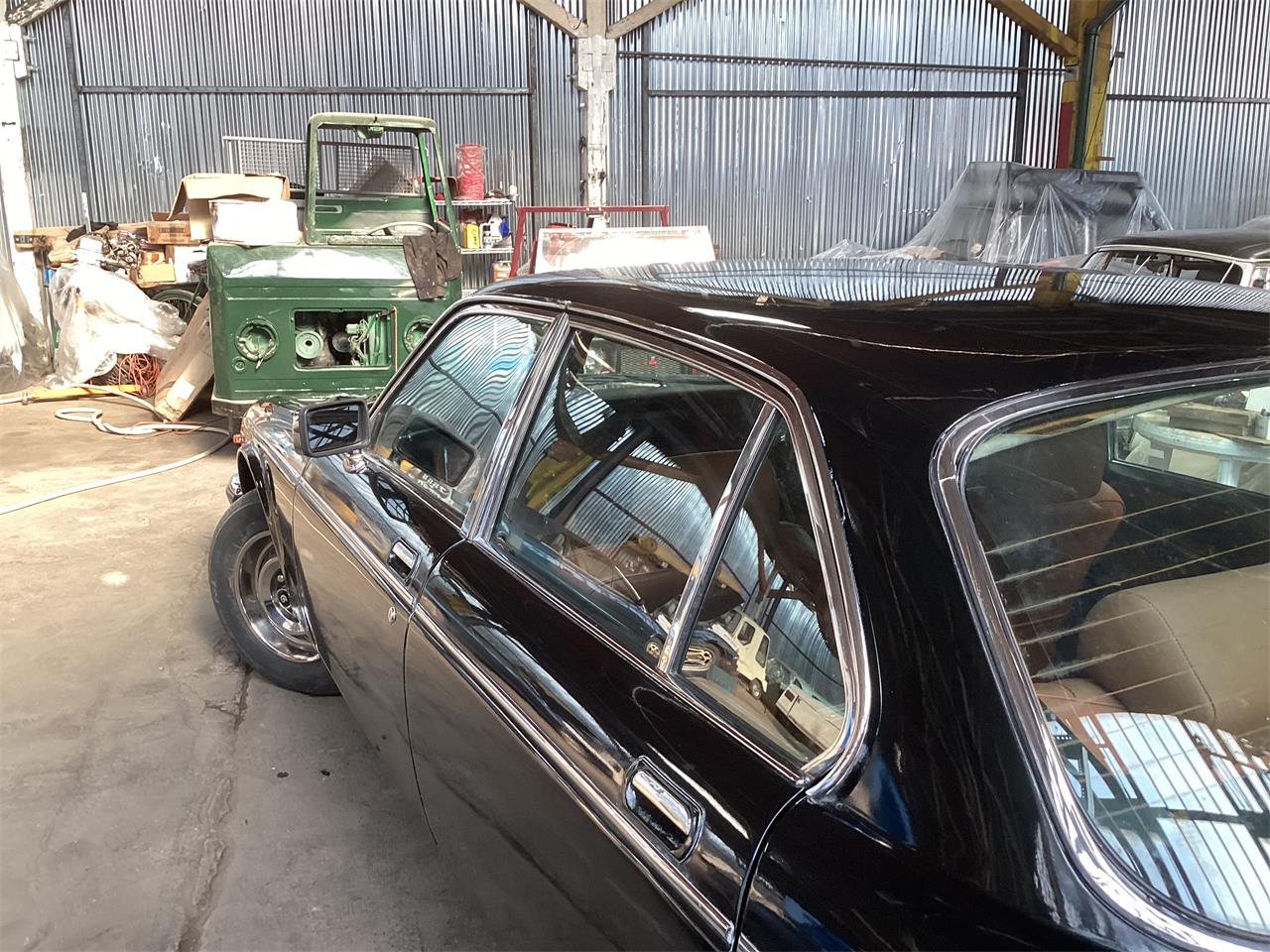 Daimler-Sovereign-1983-Metallic-green-Tan-2