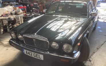 Daimler-Sovereign-1983-Metallic-green-Tan-3