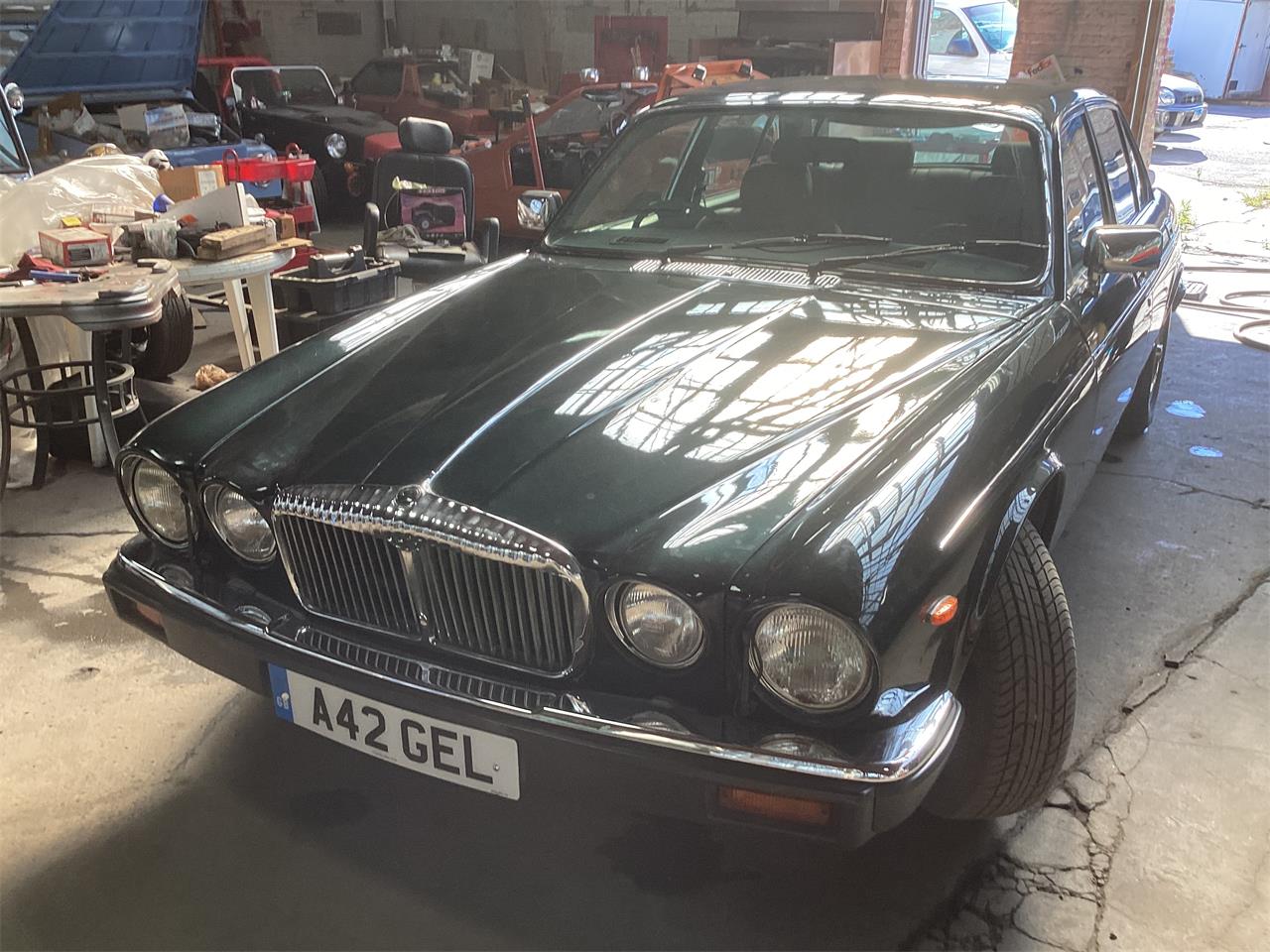 Daimler-Sovereign-1983-Metallic-green-Tan-3