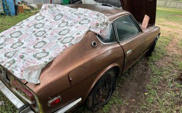 Datsun-240-1973-brown-1