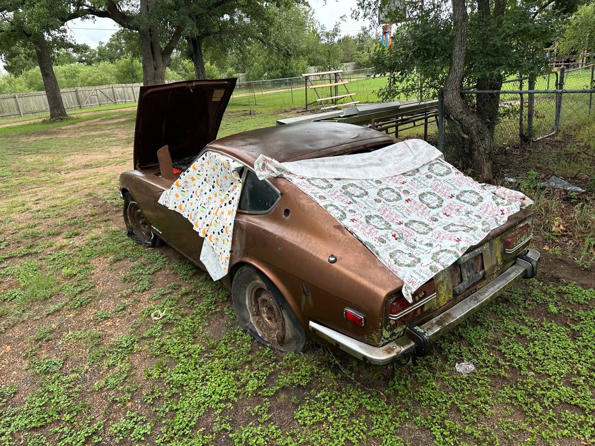 Datsun-240-1973-brown-2