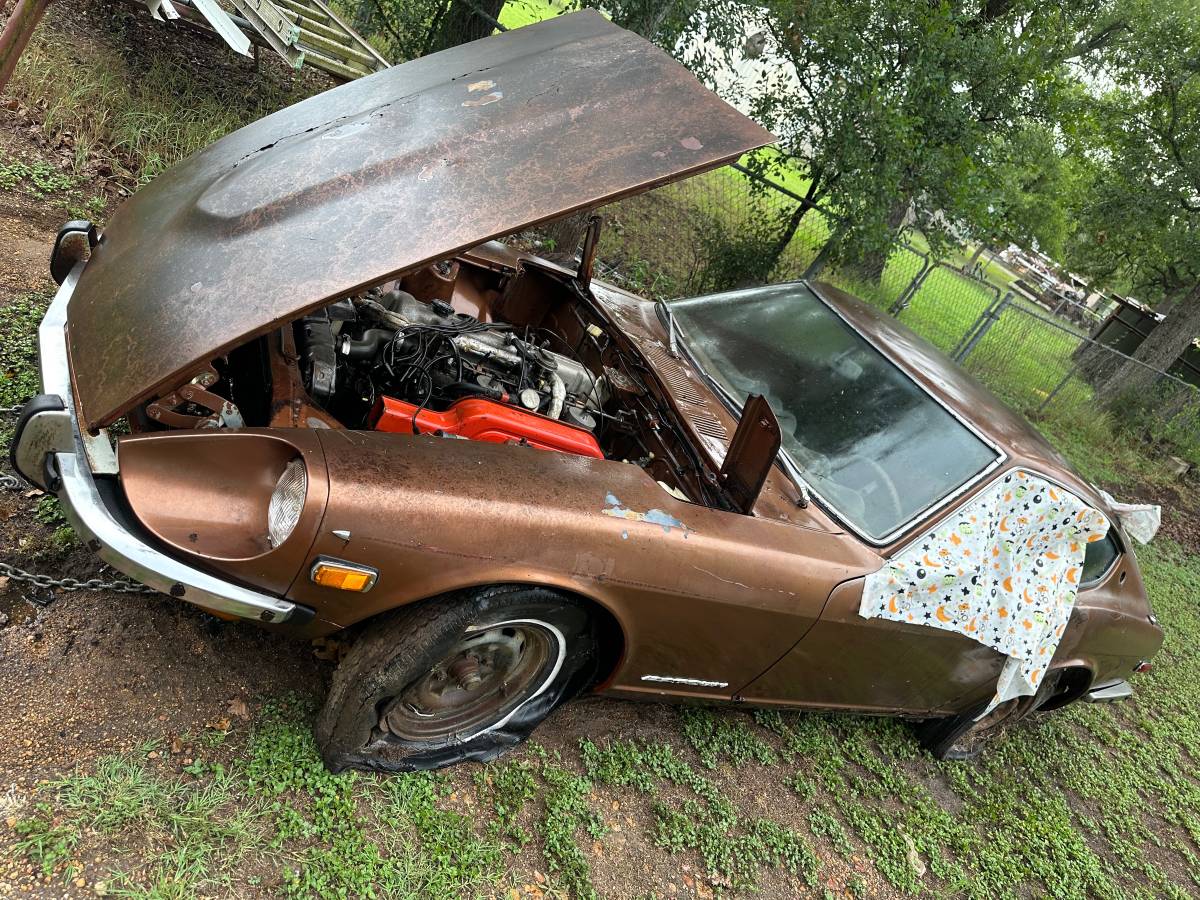 Datsun-240-1973-brown-3