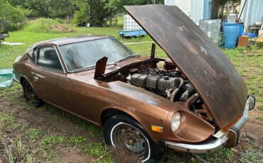 Datsun-240-1973-brown