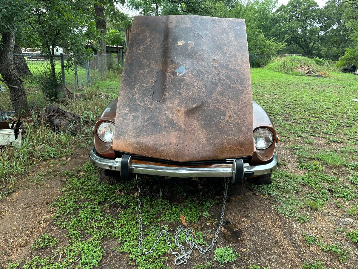 Datsun-240-1973-brown-4