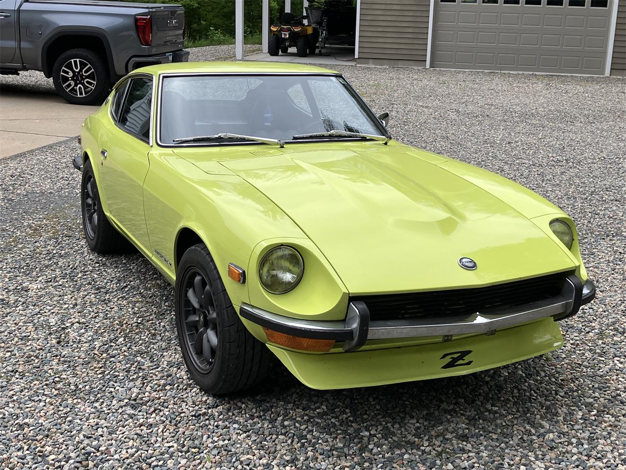 Datsun-240z-1972-Lime-Yellow-Code-112-Black-1