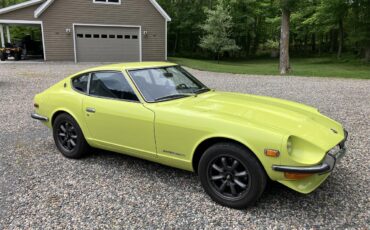 Datsun-240z-1972-Lime-Yellow-Code-112-Black-14