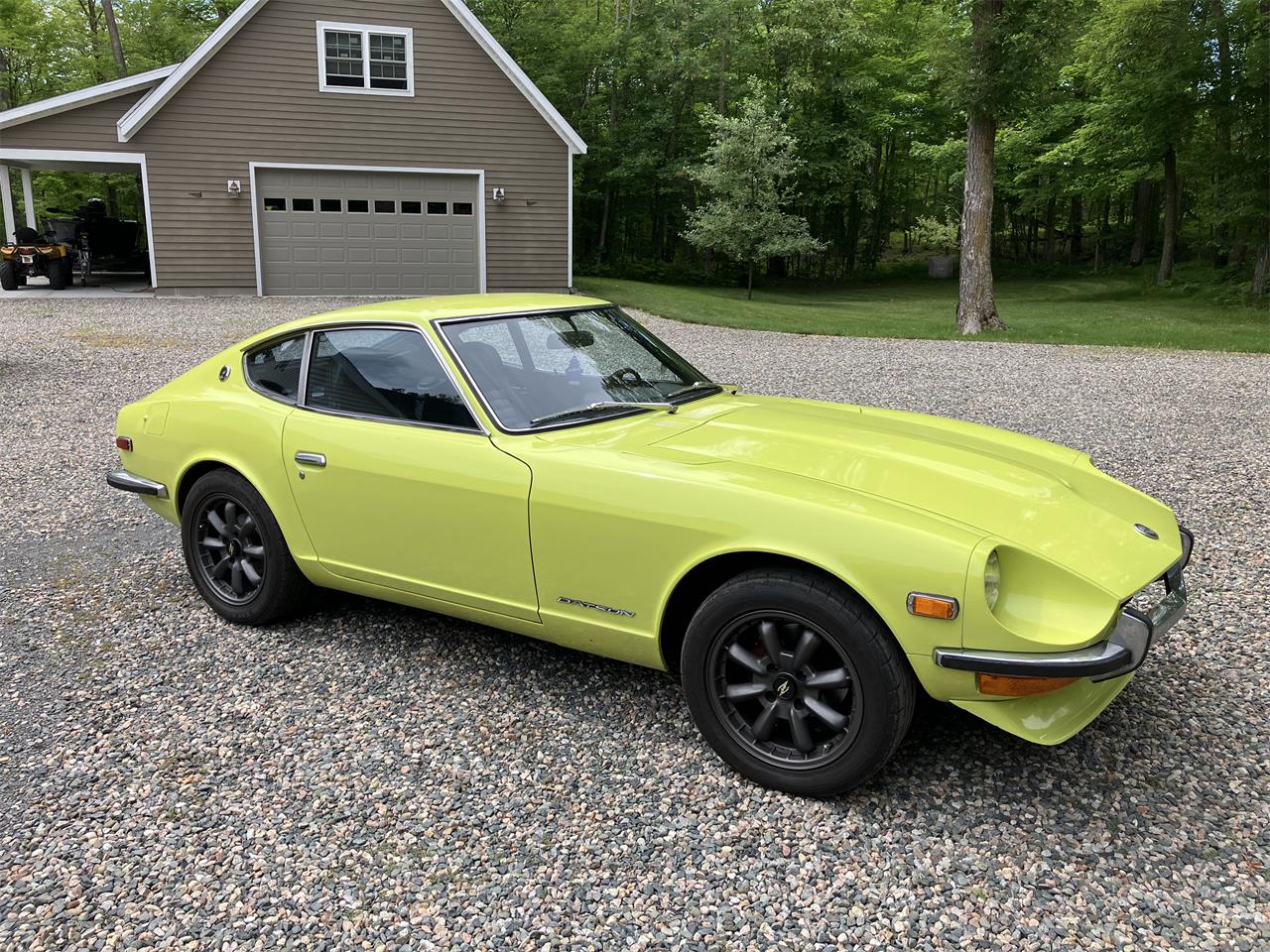 Datsun-240z-1972-Lime-Yellow-Code-112-Black-14