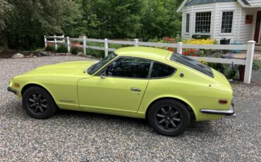 Datsun-240z-1972-Lime-Yellow-Code-112-Black-16