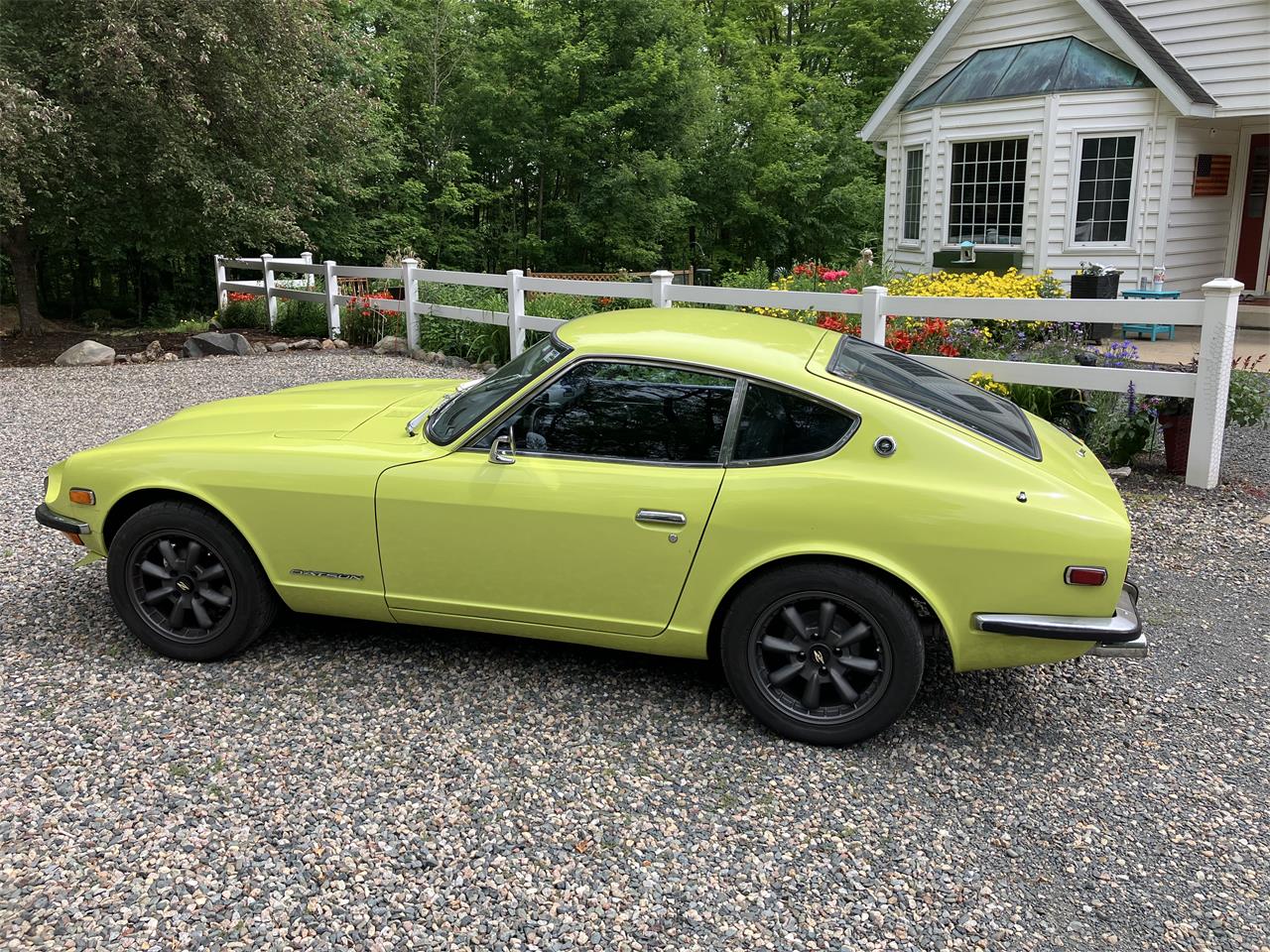Datsun-240z-1972-Lime-Yellow-Code-112-Black-16