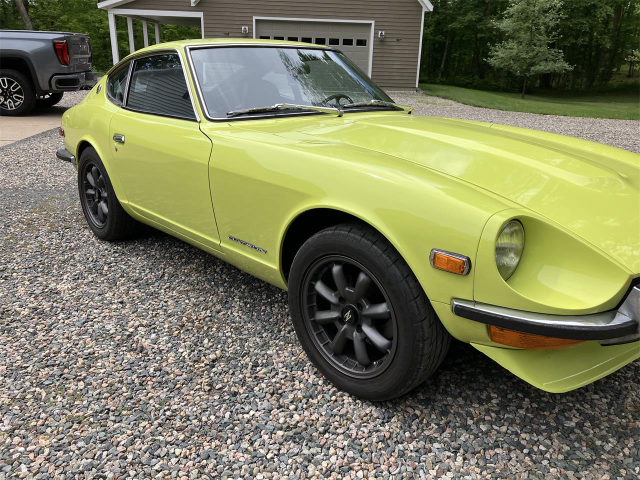 Datsun-240z-1972-Lime-Yellow-Code-112-Black-2