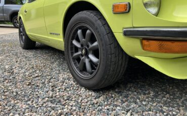 Datsun-240z-1972-Lime-Yellow-Code-112-Black-21