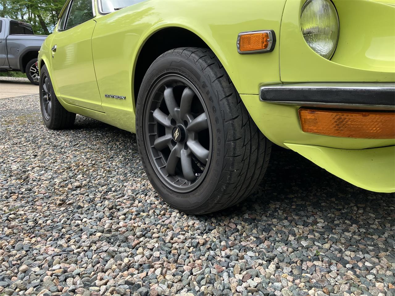 Datsun-240z-1972-Lime-Yellow-Code-112-Black-21