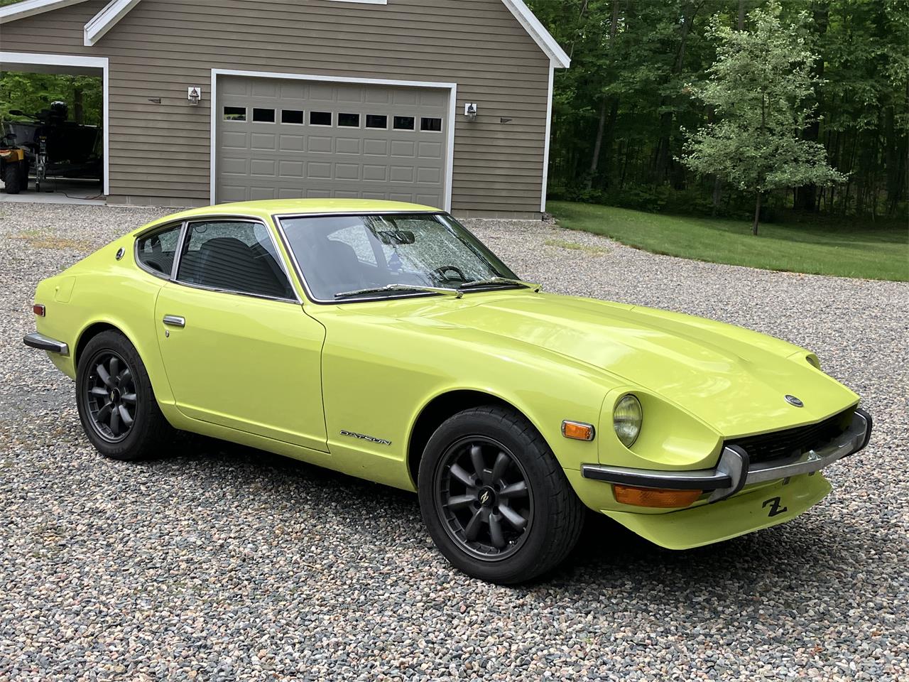 Datsun-240z-1972-Lime-Yellow-Code-112-Black-3