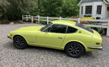 Datsun-240z-1972-Lime-Yellow-Code-112-Black