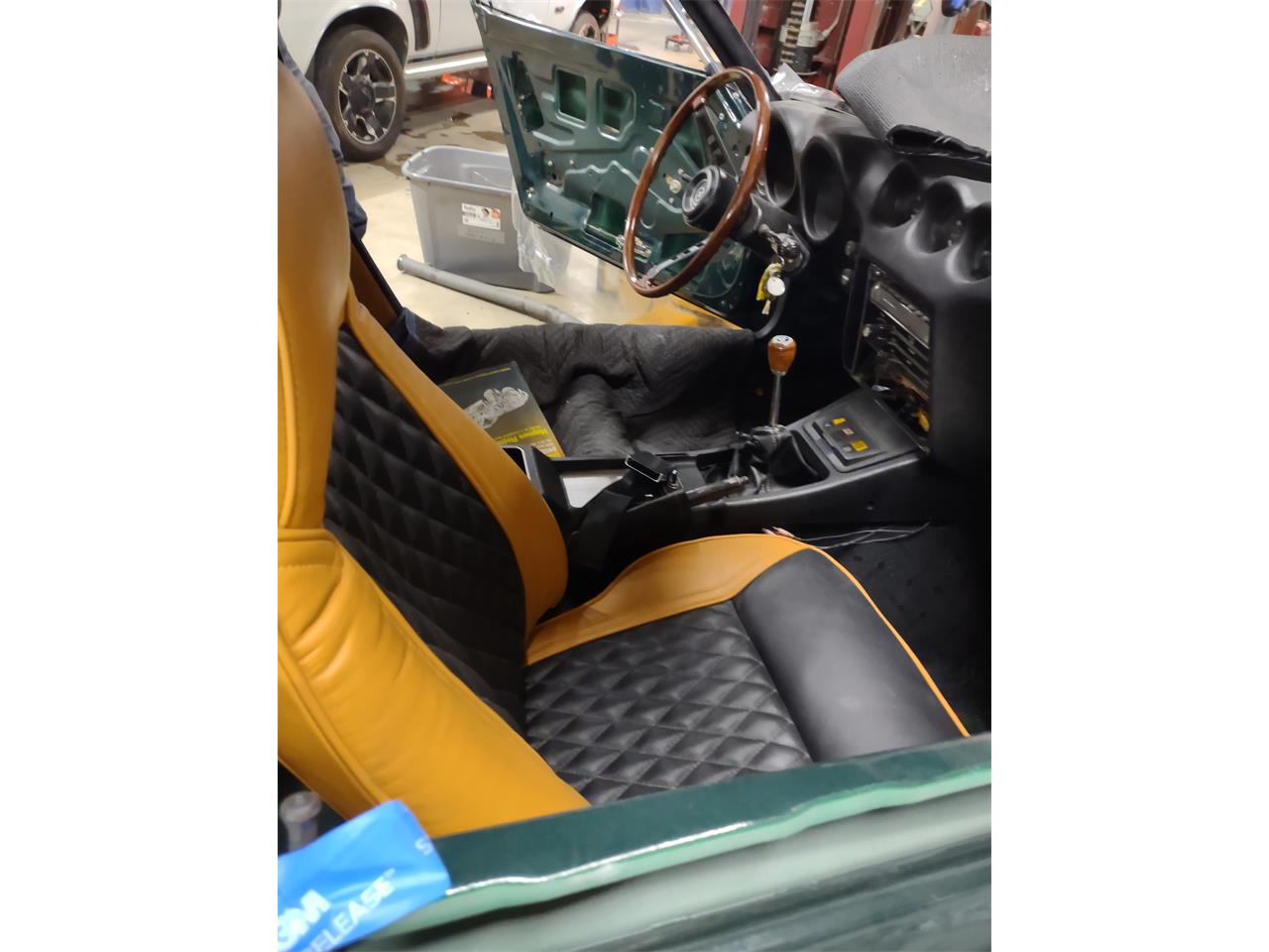 Datsun-240z-1973-Green-Orangeblack-19