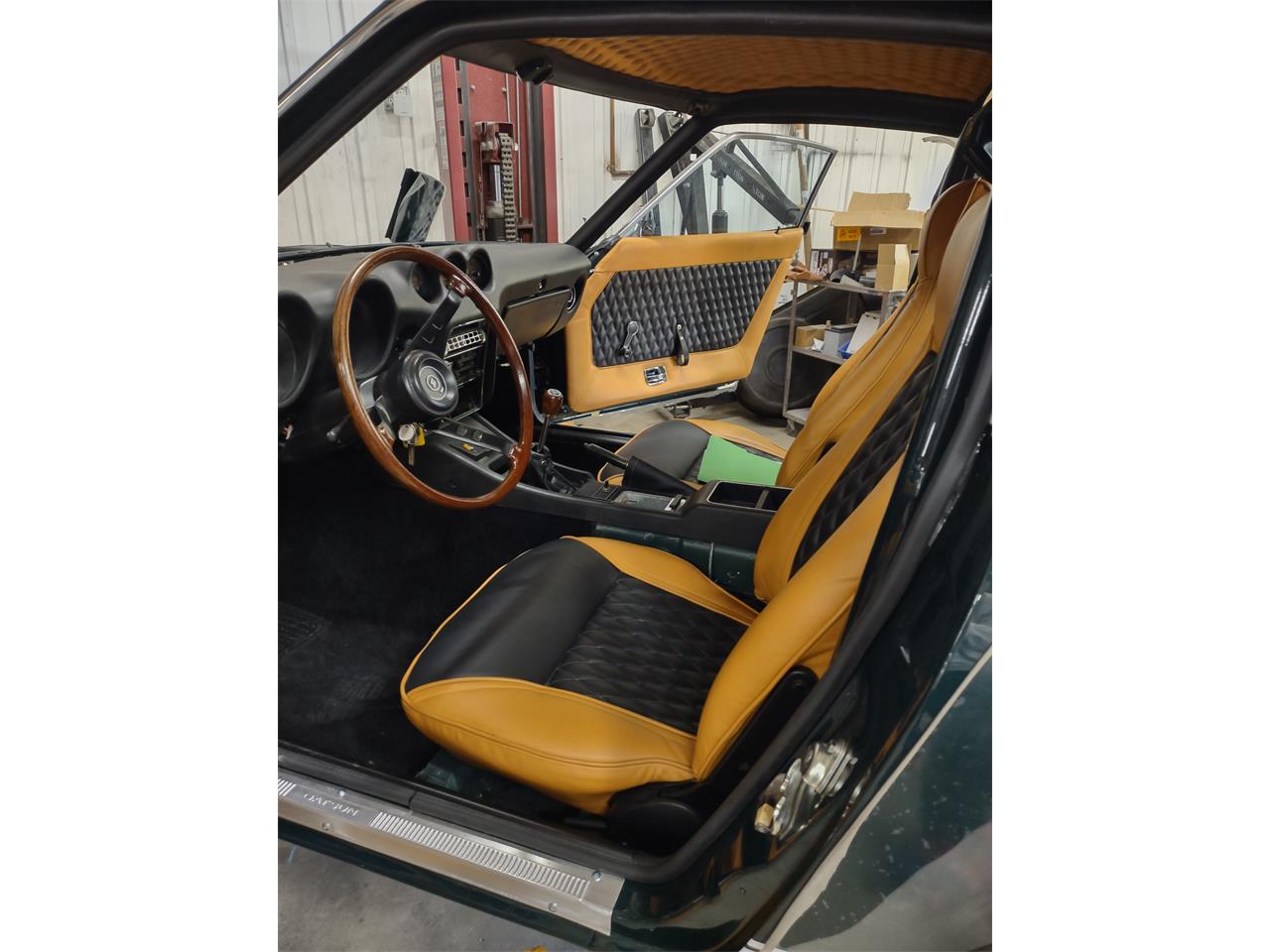 Datsun-240z-1973-Green-Orangeblack-35
