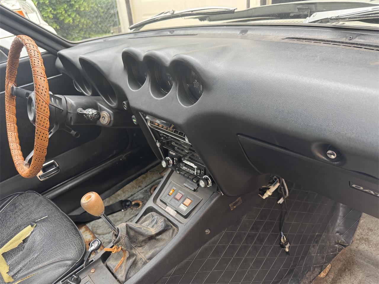 Datsun-240z-1973-Silver-Black-6