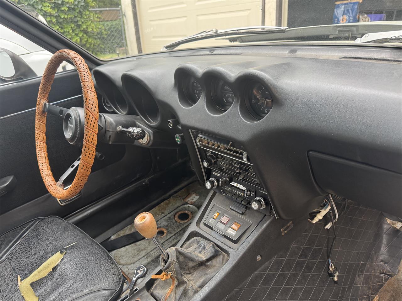 Datsun-240z-1973-Silver-Black-7