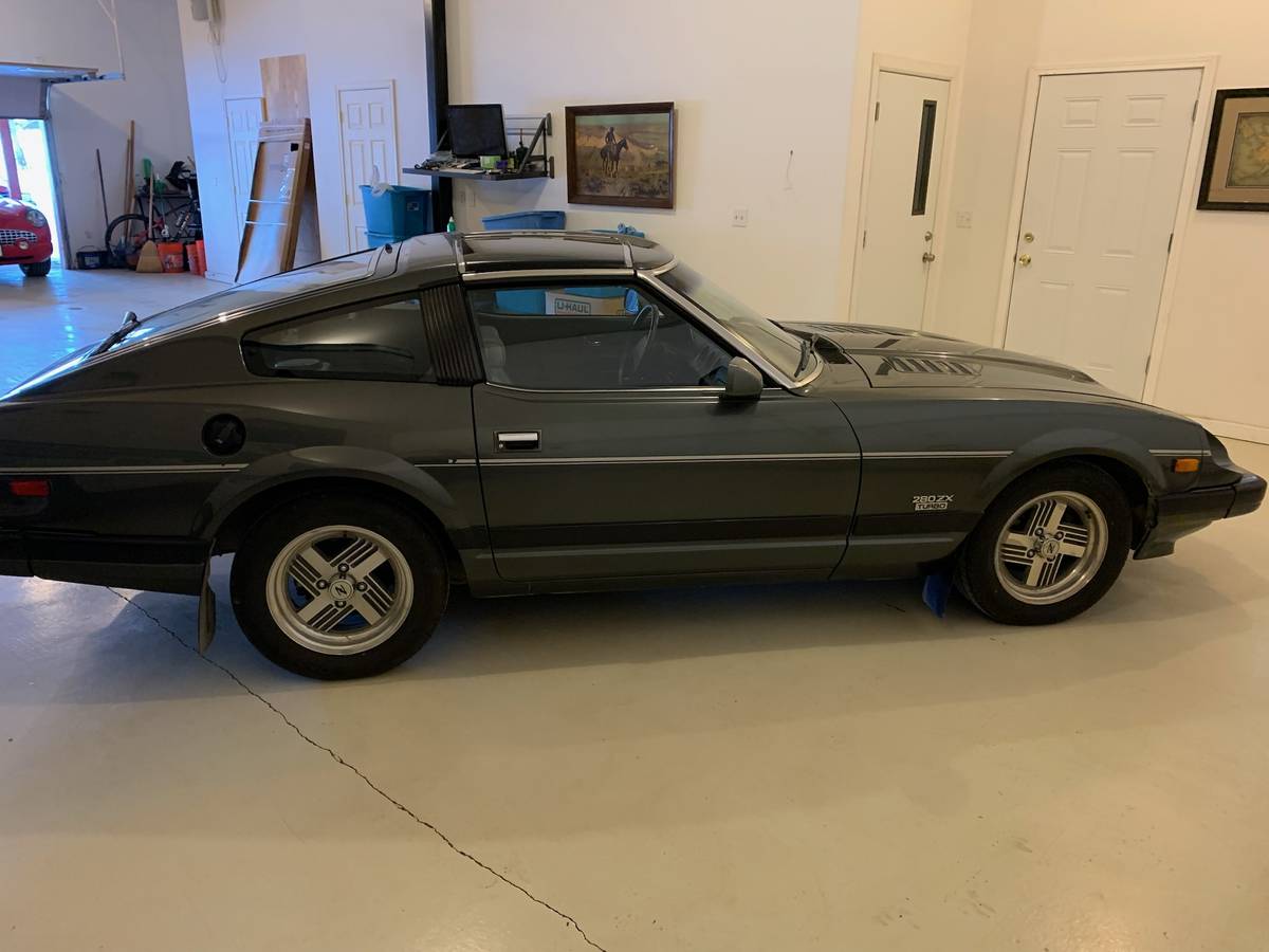 Datsun-280-zx-1982-grey