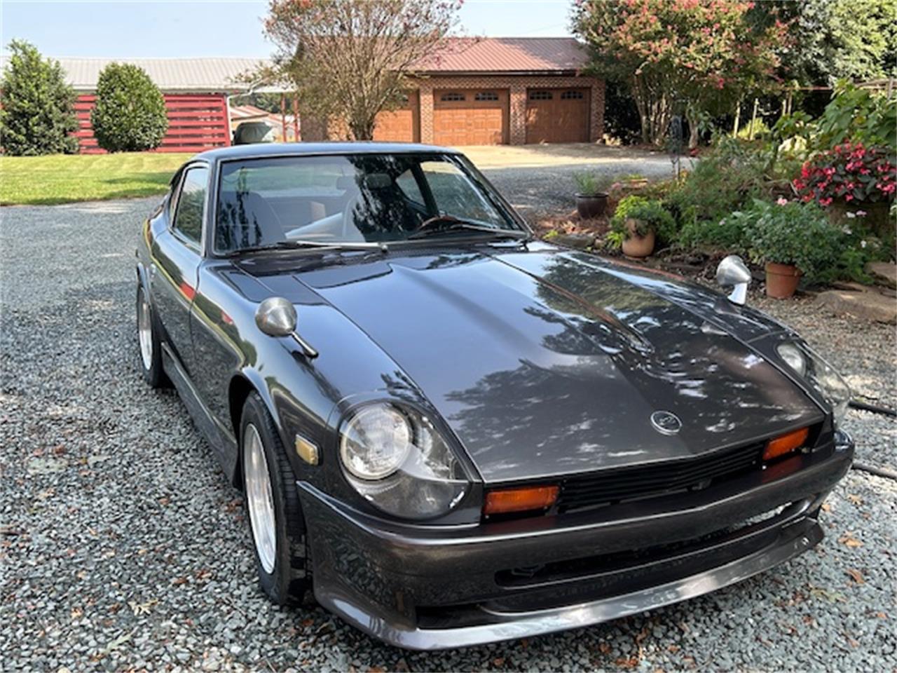 Datsun-280z-1976-Gray-Black-10