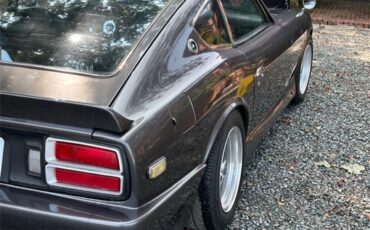Datsun-280z-1976-Gray-Black-11