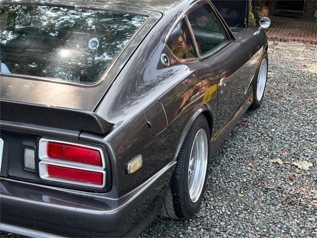 Datsun-280z-1976-Gray-Black-11