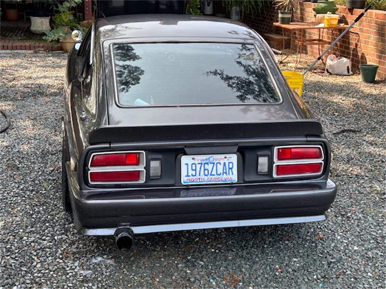 Datsun-280z-1976-Gray-Black-12