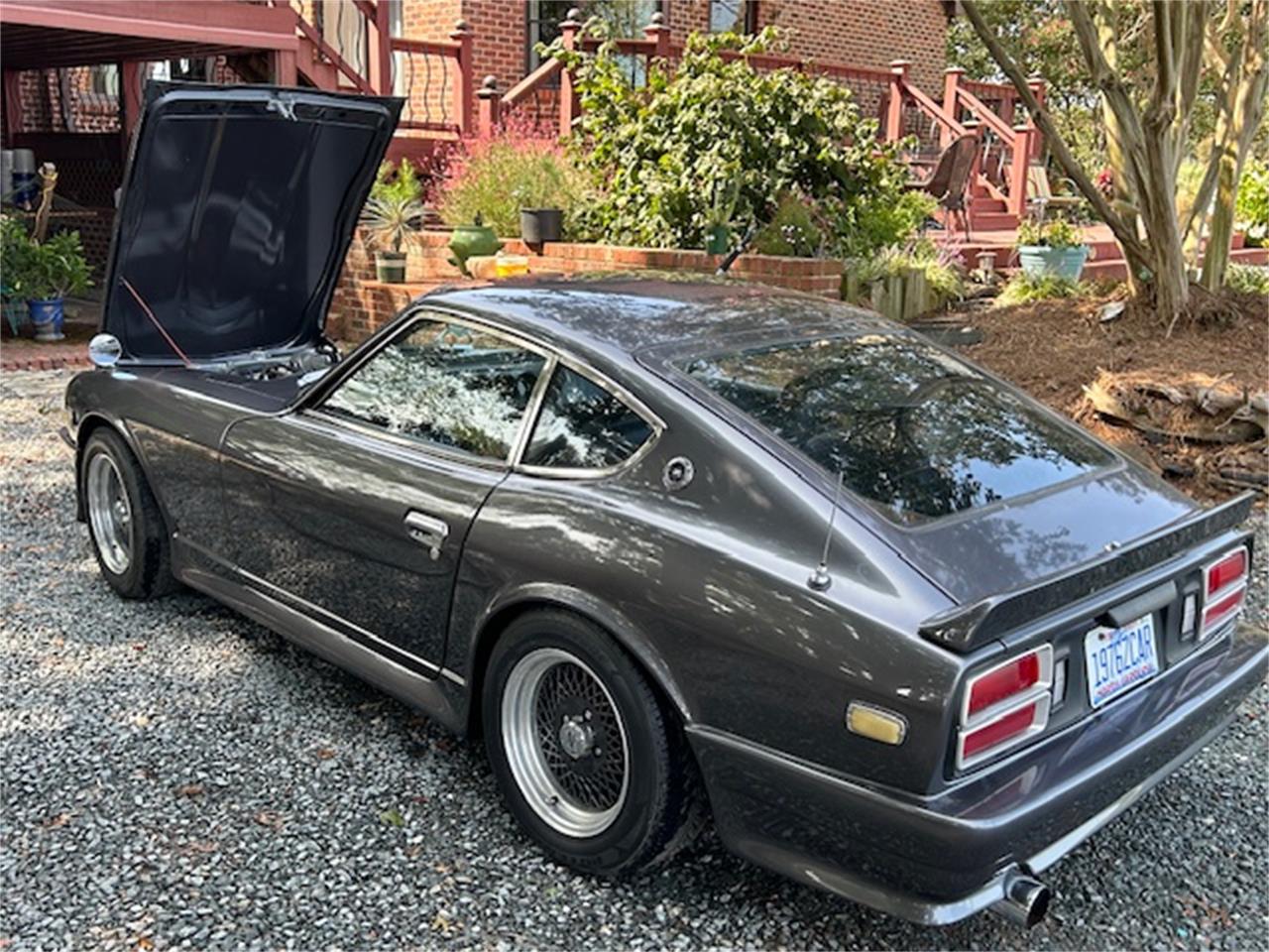Datsun-280z-1976-Gray-Black-13
