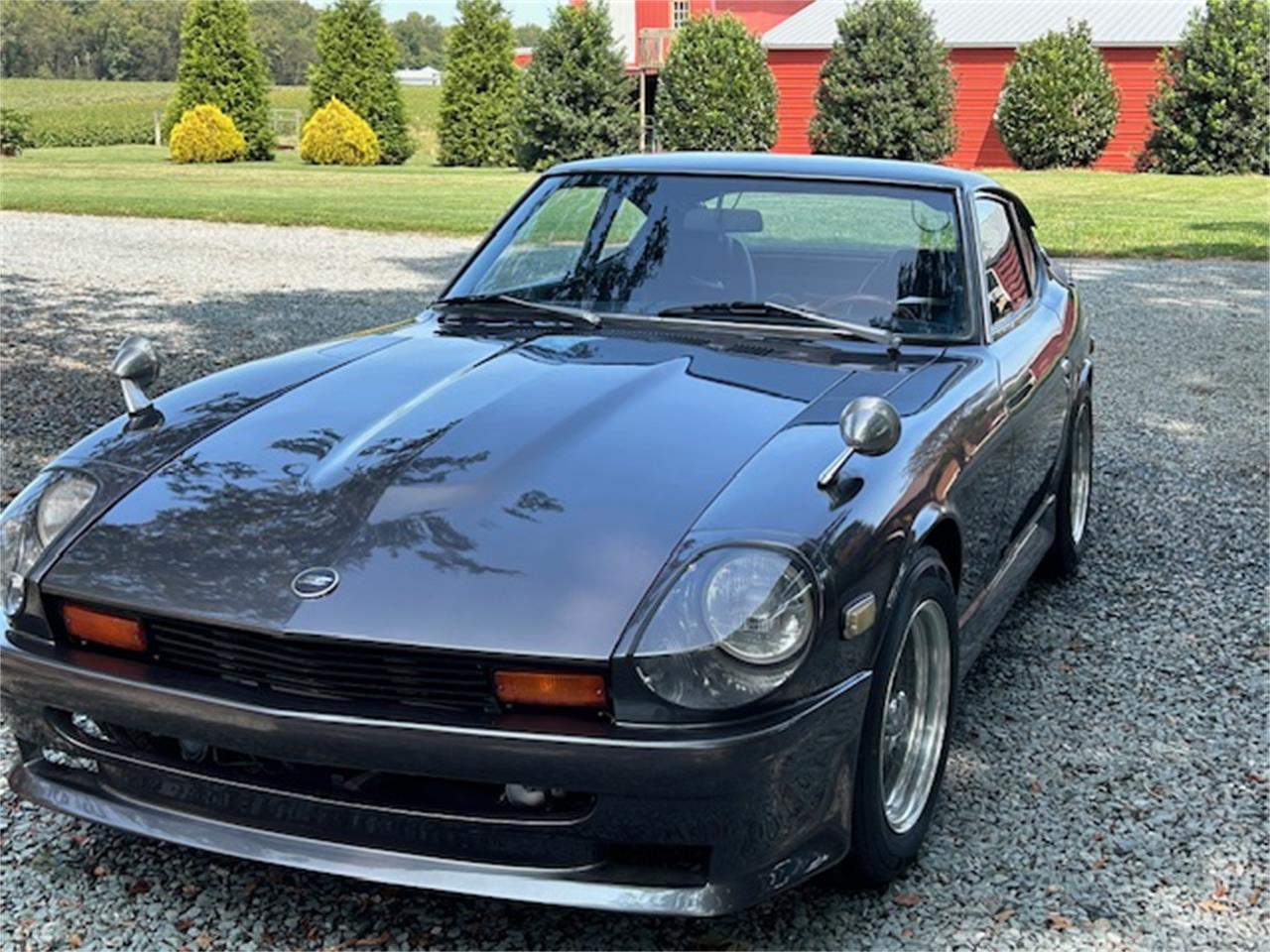 Datsun-280z-1976-Gray-Black-14