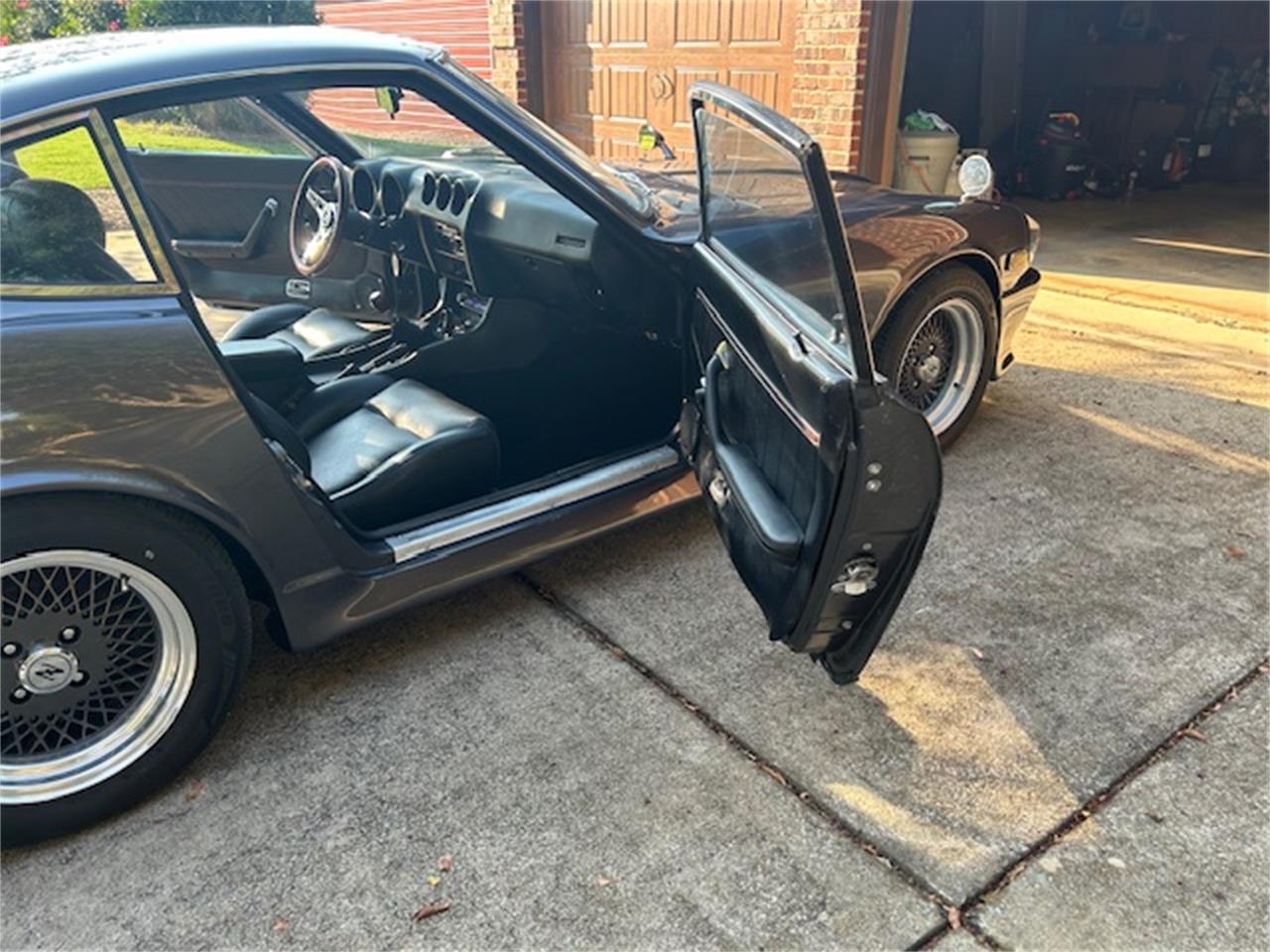 Datsun-280z-1976-Gray-Black-9