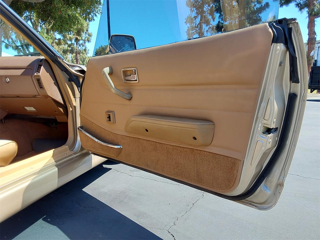 Datsun-280zx-1979-Gold-Tan-21