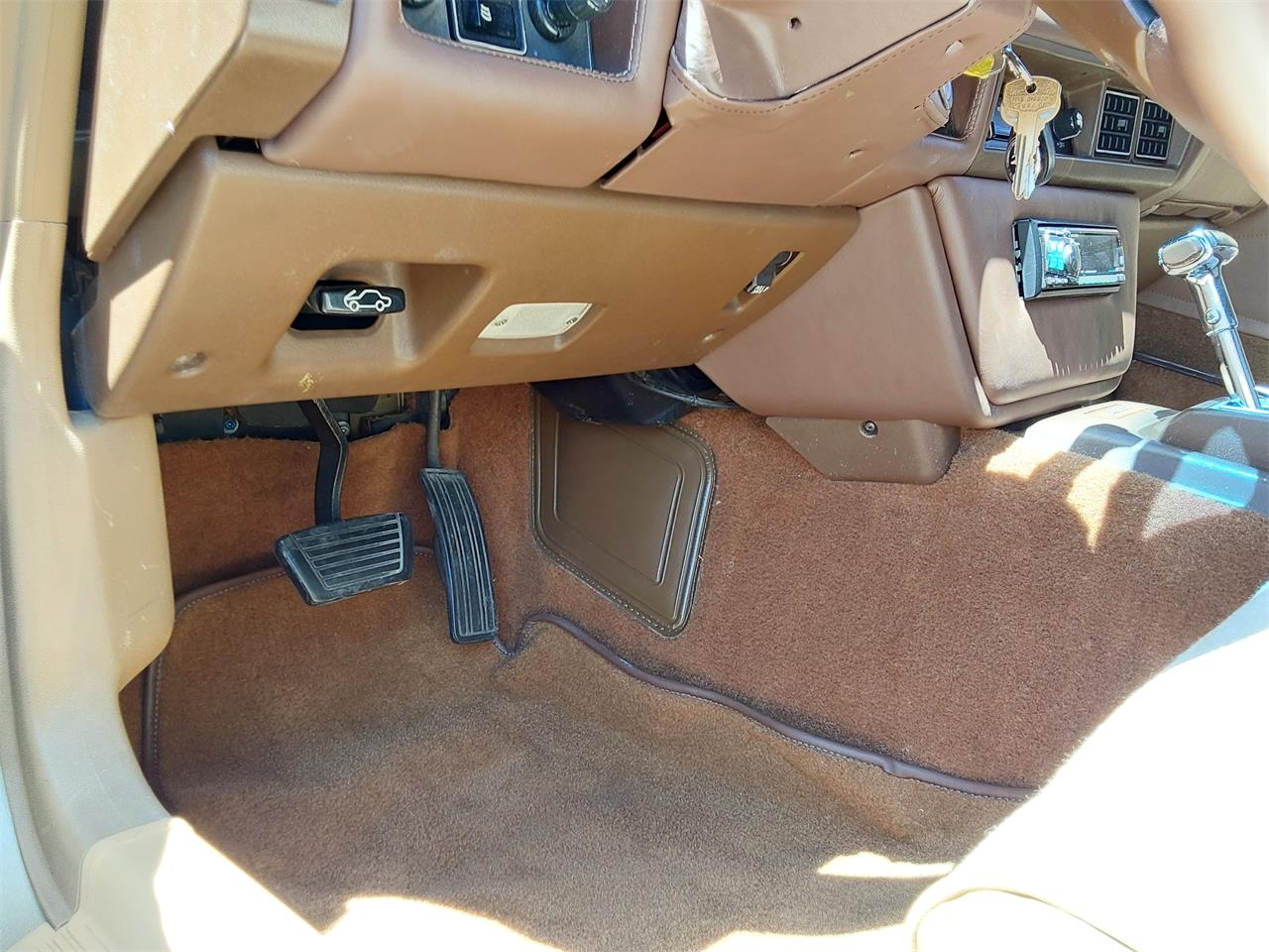 Datsun-280zx-1979-Gold-Tan-23