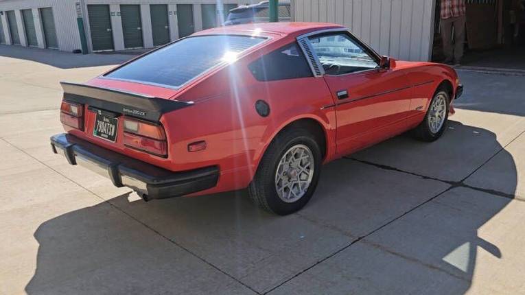 Datsun-280zx-1979-red-Black-10