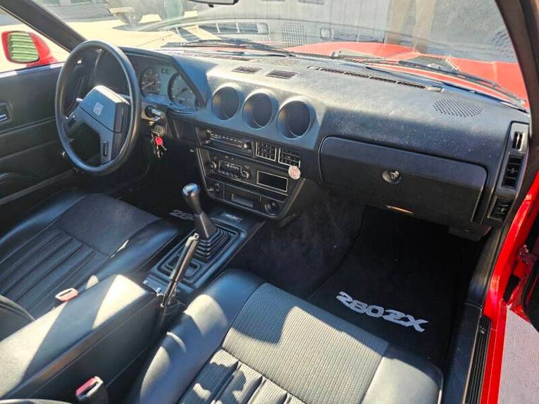 Datsun-280zx-1979-red-Black-16