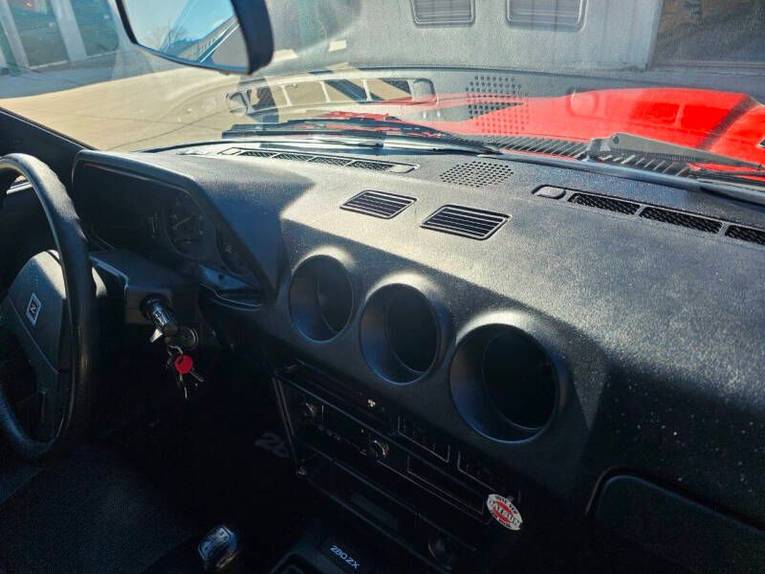 Datsun-280zx-1979-red-Black-19