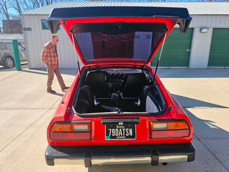 Datsun-280zx-1979-red-Black-3