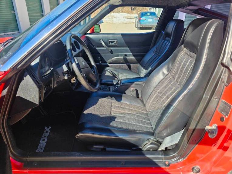 Datsun-280zx-1979-red-Black-7