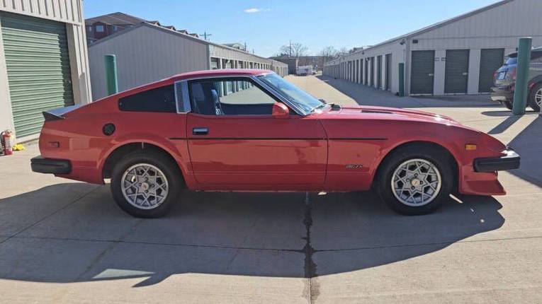 Datsun-280zx-1979-red-Black-9