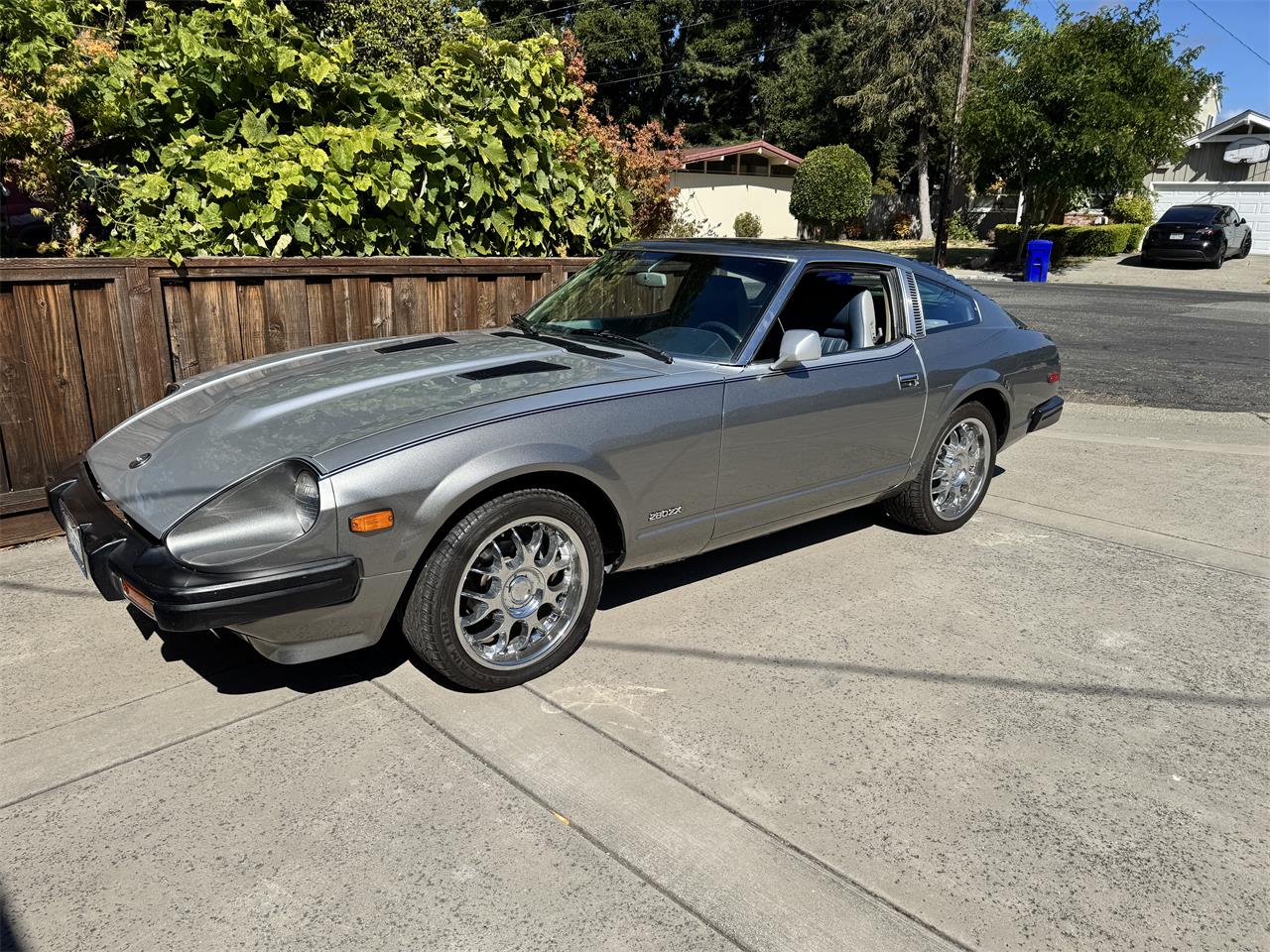Datsun-280zx-1980-Silvergray-two-tone-Blue-and-silver