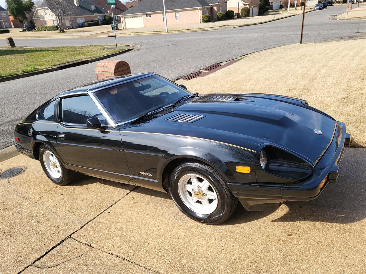 Datsun-280zx-1982-Black-Brown-and-Black-4